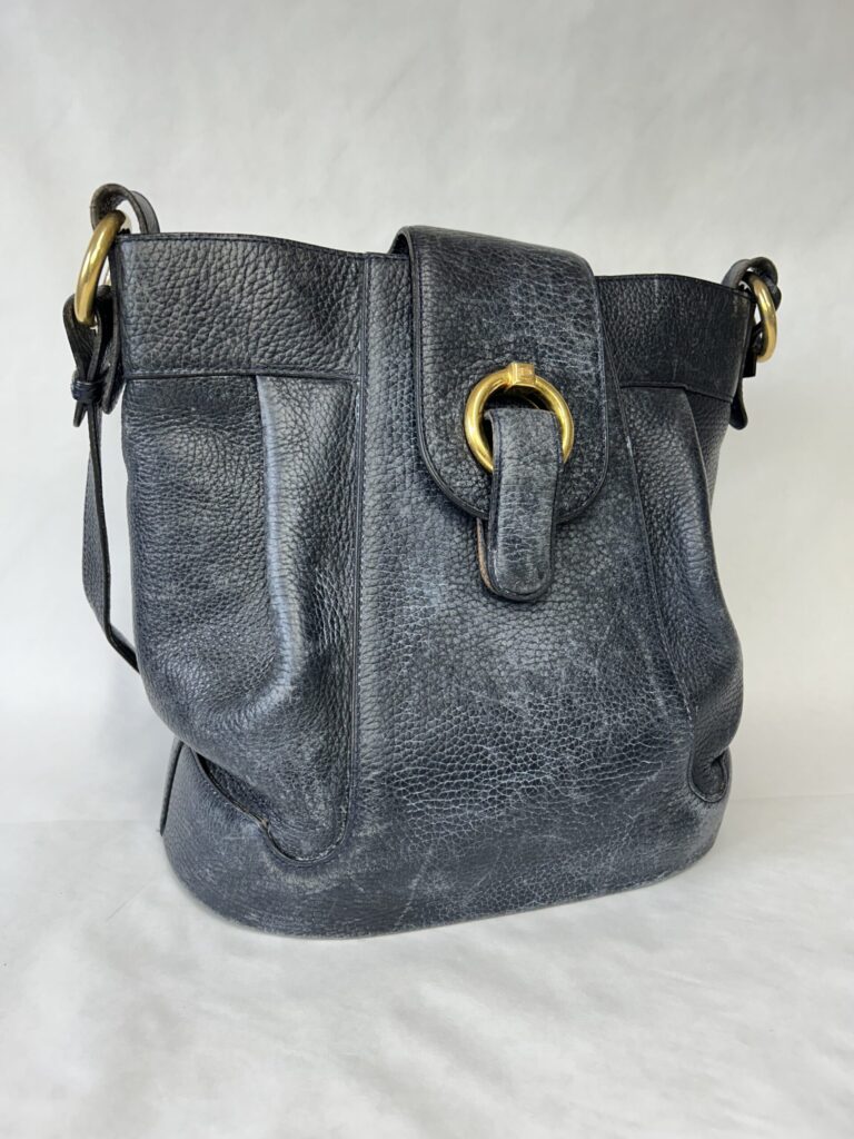 Delvaux blauwe bucket tas met veel kleurverlies en krassen