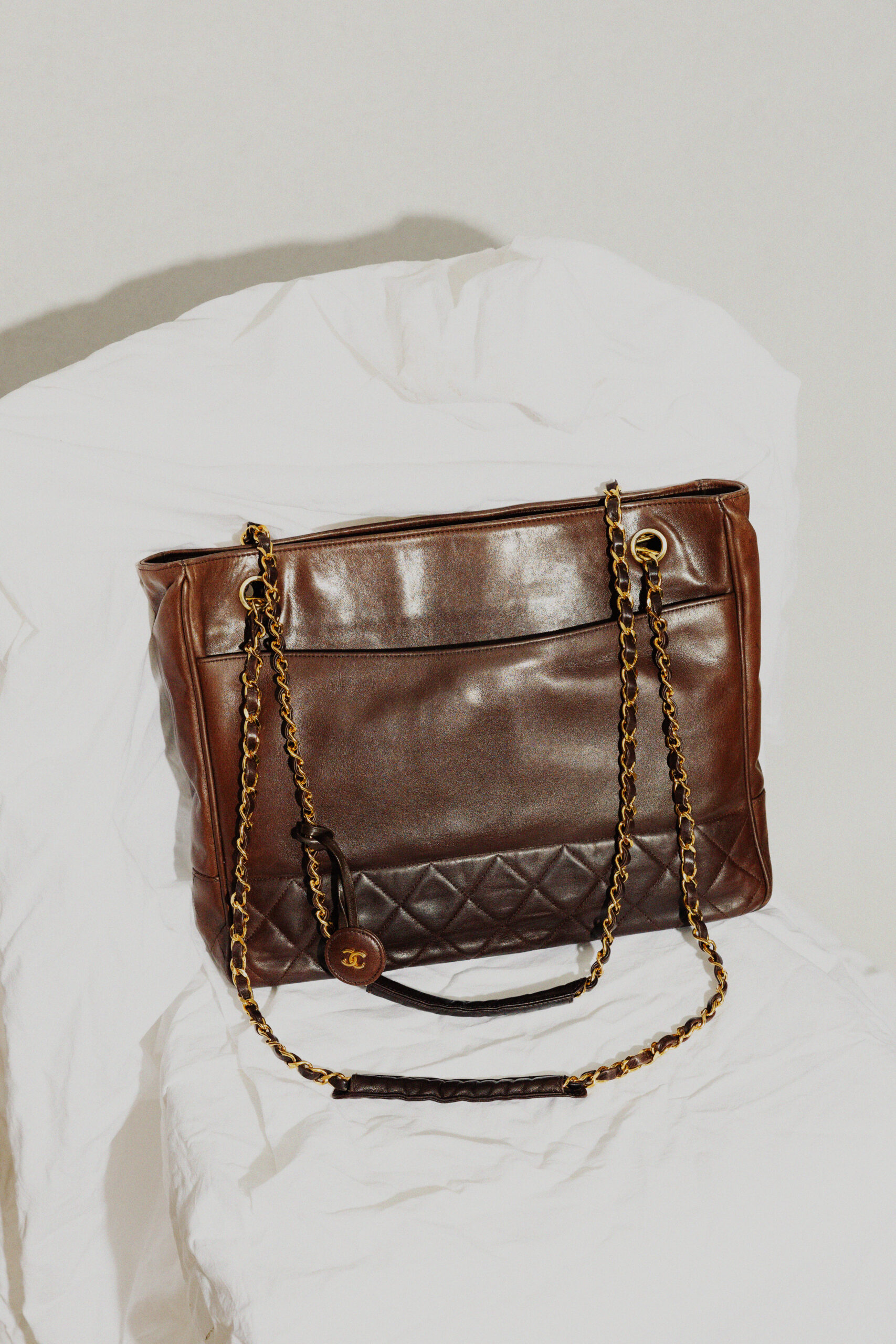 Chanel bruine handtas voor restauratie